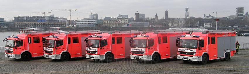 Neue LF`s fuer Koeln Uebergabe in Koeln Deutz an den Wachen  P035.JPG